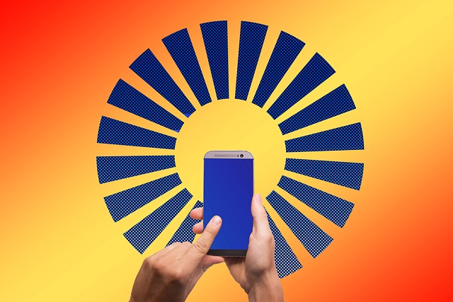 Energieeffizienz Spezialist analysiert Smart Home System auf Tablet